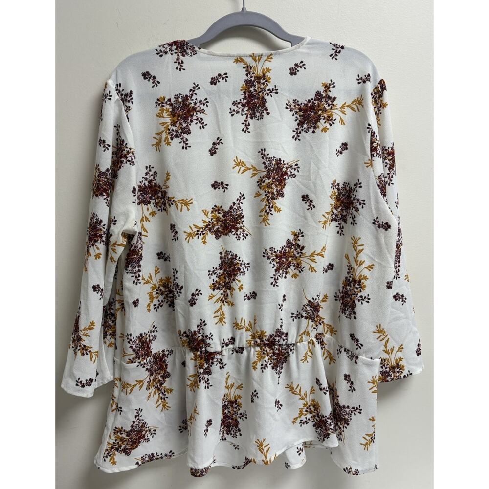 1.STATE Women’s 1X Floral Peplum Blouse White V-Neck Wrap Style 3/4 Sleeve Top - Picture 2 of 5